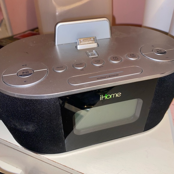 iHome iD38 Dual Charging Stereo FM Clock Radio - Black - Picture 3 of 7